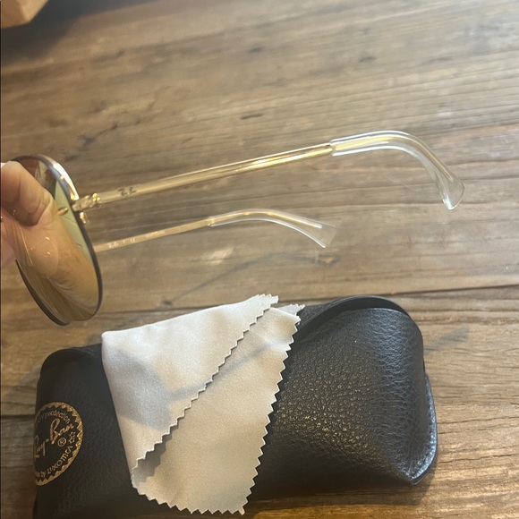 Ray-Ban Gold Aviator Sunglasses with Mirrored Lenses - Picture 4 of 7